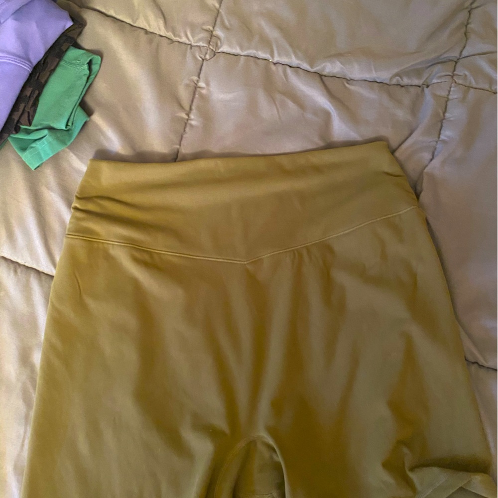 Buffbunny olive green rosa short